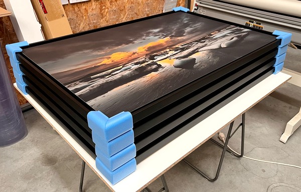 Emballage des cadres de tableaux